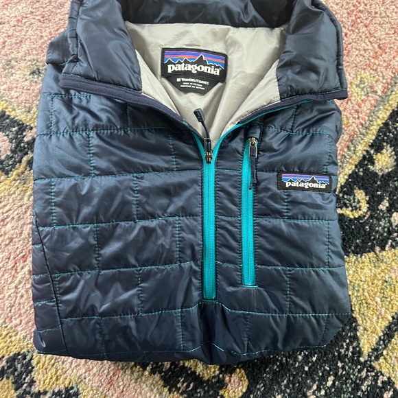 Patagonia Womens Navy Blue Quilted Pullover with Light Blue Trim - Picture 4 of 4